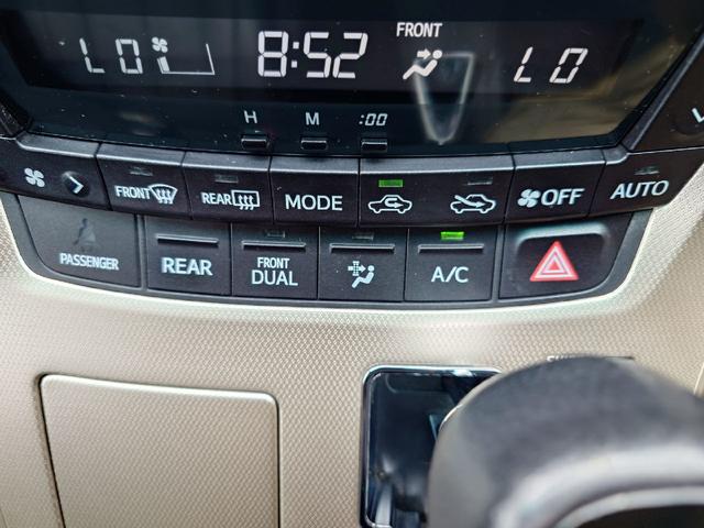 アルファード ２４０Ｓ　タイプゴールド　ＥＴＣ　ナビ　ＴＶ　クリアランスソナー　オートクルーズコントロール　両側電動スライドドア　オートライト　ＨＩＤ　電動リアゲート　スマートキー　電動格納ミラー　後席モニター　３列シート　オットマン（41枚目）