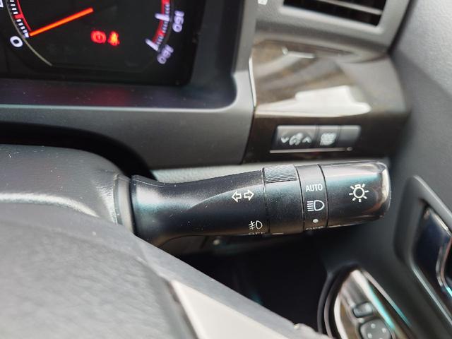 アルファード ２４０Ｓ　タイプゴールド　ＥＴＣ　ナビ　ＴＶ　クリアランスソナー　オートクルーズコントロール　両側電動スライドドア　オートライト　ＨＩＤ　電動リアゲート　スマートキー　電動格納ミラー　後席モニター　３列シート　オットマン（43枚目）