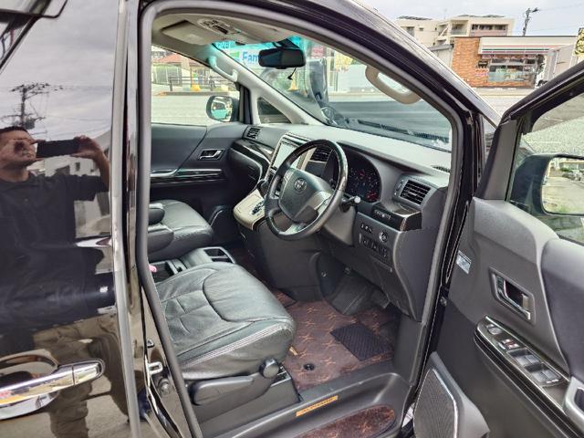 アルファード ２４０Ｓ　タイプゴールド　ＥＴＣ　ナビ　ＴＶ　クリアランスソナー　オートクルーズコントロール　両側電動スライドドア　オートライト　ＨＩＤ　電動リアゲート　スマートキー　電動格納ミラー　後席モニター　３列シート　オットマン（49枚目）