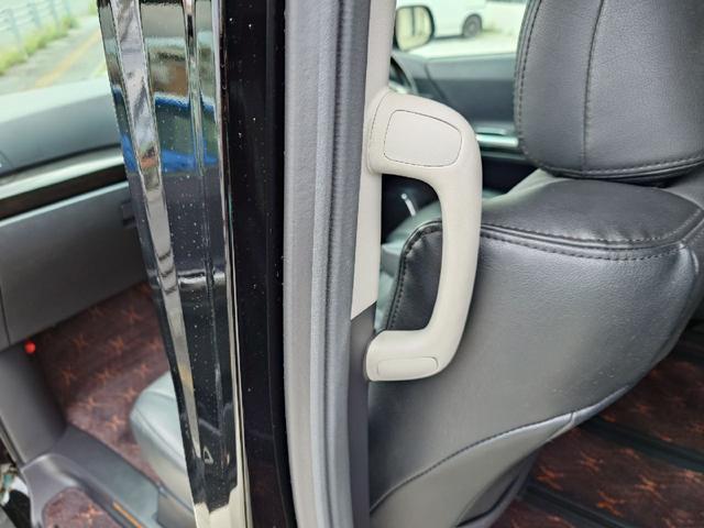 アルファード ２４０Ｓ　タイプゴールド　ＥＴＣ　ナビ　ＴＶ　クリアランスソナー　オートクルーズコントロール　両側電動スライドドア　オートライト　ＨＩＤ　電動リアゲート　スマートキー　電動格納ミラー　後席モニター　３列シート　オットマン（57枚目）