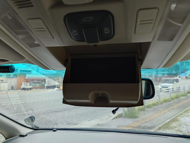 アルファード ２４０Ｓ　タイプゴールド　ＥＴＣ　ナビ　ＴＶ　クリアランスソナー　オートクルーズコントロール　両側電動スライドドア　オートライト　ＨＩＤ　電動リアゲート　スマートキー　電動格納ミラー　後席モニター　３列シート　オットマン（66枚目）