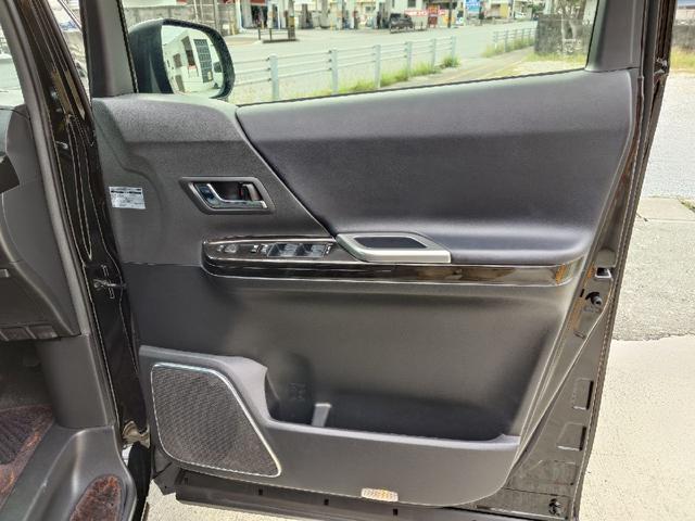 アルファード ２４０Ｓ　タイプゴールド　ＥＴＣ　ナビ　ＴＶ　クリアランスソナー　オートクルーズコントロール　両側電動スライドドア　オートライト　ＨＩＤ　電動リアゲート　スマートキー　電動格納ミラー　後席モニター　３列シート　オットマン（72枚目）