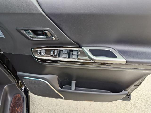 アルファード ２４０Ｓ　タイプゴールド　ＥＴＣ　ナビ　ＴＶ　クリアランスソナー　オートクルーズコントロール　両側電動スライドドア　オートライト　ＨＩＤ　電動リアゲート　スマートキー　電動格納ミラー　後席モニター　３列シート　オットマン（76枚目）