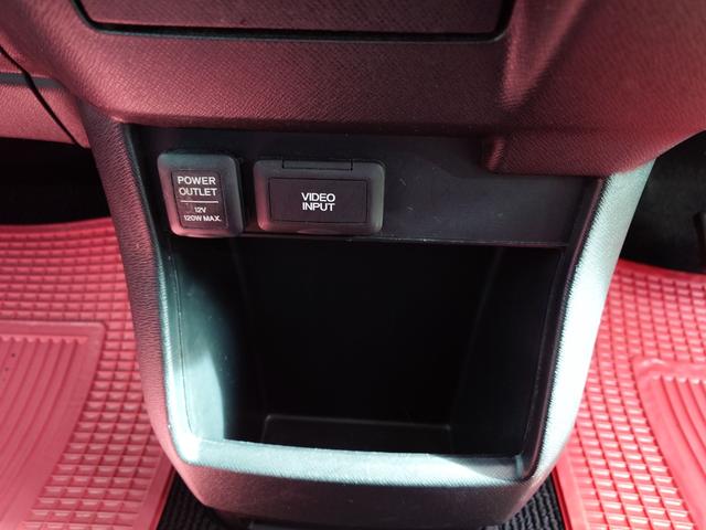 ステップワゴンスパーダ Ｚ　ＥＴＣ　ＴＶ　両側電動スライドドア　ＨＩＤ　スマートキー　電動格納ミラー　３列シート　ウォークスルー　ＣＶＴ　アルミホイール　盗難防止システム　衝突安全ボディ　ＡＢＳ　ＥＳＣ　エアコン（4枚目）