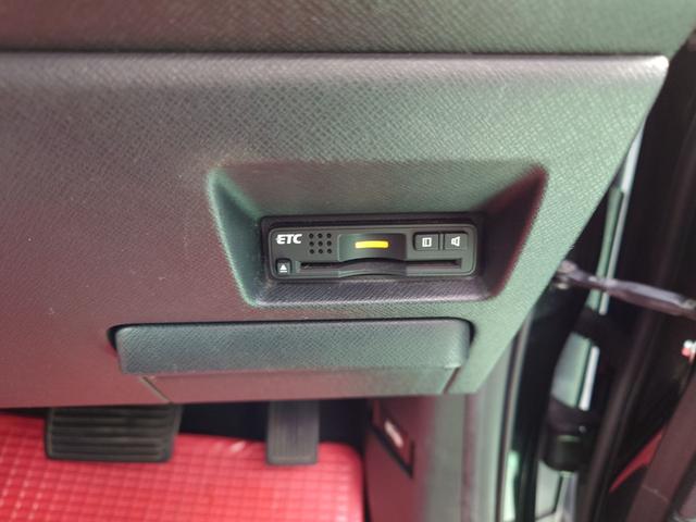 ステップワゴンスパーダ Ｚ　ＥＴＣ　ＴＶ　両側電動スライドドア　ＨＩＤ　スマートキー　電動格納ミラー　３列シート　ウォークスルー　ＣＶＴ　アルミホイール　盗難防止システム　衝突安全ボディ　ＡＢＳ　ＥＳＣ　エアコン（6枚目）