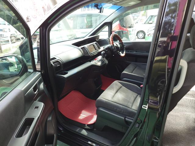 ステップワゴンスパーダ Ｚ　ＥＴＣ　ＴＶ　両側電動スライドドア　ＨＩＤ　スマートキー　電動格納ミラー　３列シート　ウォークスルー　ＣＶＴ　アルミホイール　盗難防止システム　衝突安全ボディ　ＡＢＳ　ＥＳＣ　エアコン（9枚目）