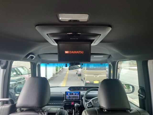 フリップダウンモニター装備してます。