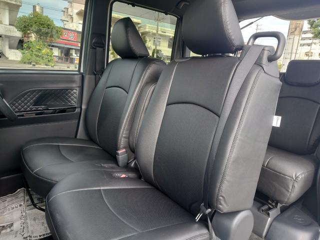 助手席ドアと後席スライドドアを開けると、開放感抜群のセンターピラーレスドア。