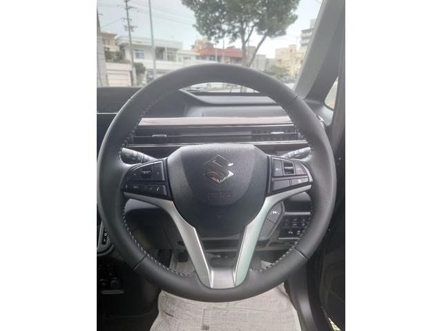 �X�e�A�����O�X�C�b�`�������Ă܂��B�n���h��������������ƂȂ��I�[�f�B�I�̑��삪�ł��܂��B