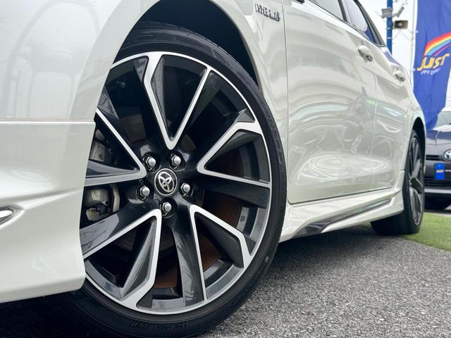 ＧＺ専用１８×８Ｊアルミホイール（切削光輝＋ダークグレーメタリック塗装／センターオーナメント付）