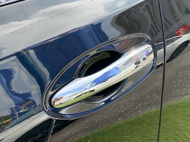 インテリジェントキー(運転席・助手席・バックドア感知、オートバックドア開閉機能付)