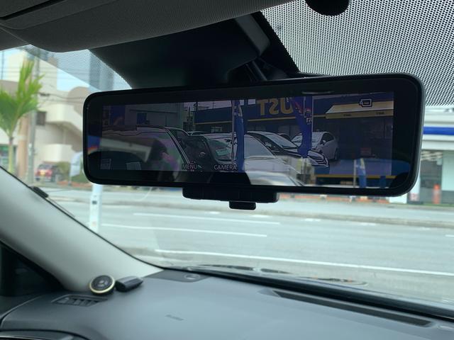 インテリジェント ルームミラー(鏡にも切り替え出来ます♪)