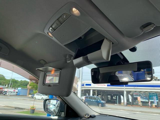 前席サンバイザー(運転席:バニティミラー、チケットホルダー付、助手席:バニティミラー付)