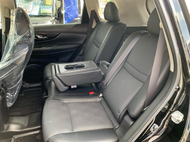 サード可倒式シート(5:5分割、リクライニング)