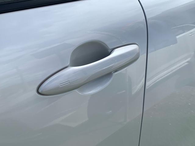 スマートエントリー（運転席・助手席・バックドア／アンサーバック機能付）＆スタートシステム（スマートキー２個）＋キー置き忘れ防止ウォーニング（ブザー＆アンロック機構）