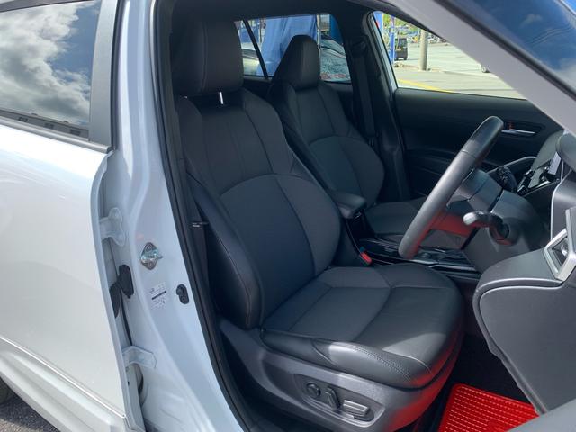 運転席８ウェイパワーシート（前後スライド＋リクライニング＋シート上下アジャスター＋チルトアジャスター）