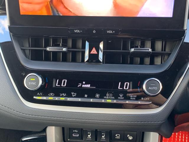 オートエアコン＆ヒーターコントロールパネル（サテン調塗装＋ピアノブラック）左右独立温度コントロール付・Ｓ－ＦＬＯＷ（前席集中モード付）