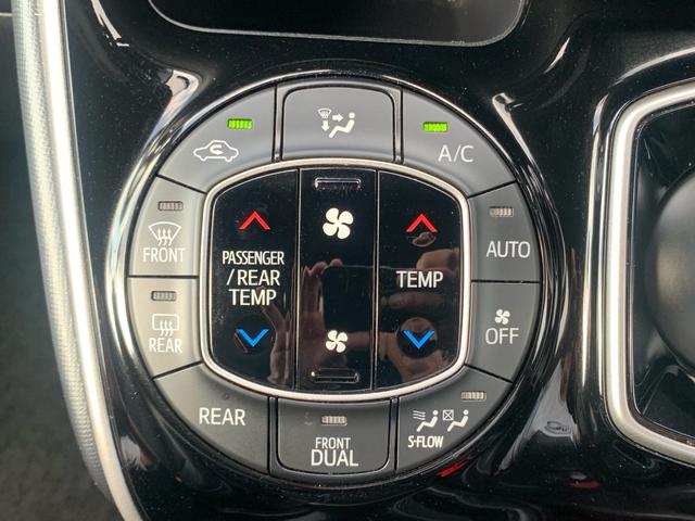 フロントオートエアコン（左右独立温度コントロール）　Ｓ－ＦＬＯＷ（１席集中モード）＋湿度センサー付・後席用エアコンも操作できます。
