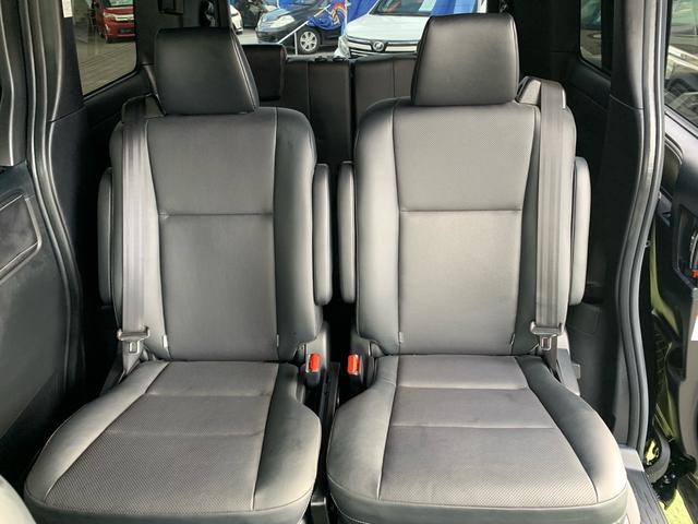 キャプテンシート（超ロングスライド＋リクライニング＋横スライド＋両側アームレスト付）折りたたみ式サイドテーブル（カップホルダー２個付）