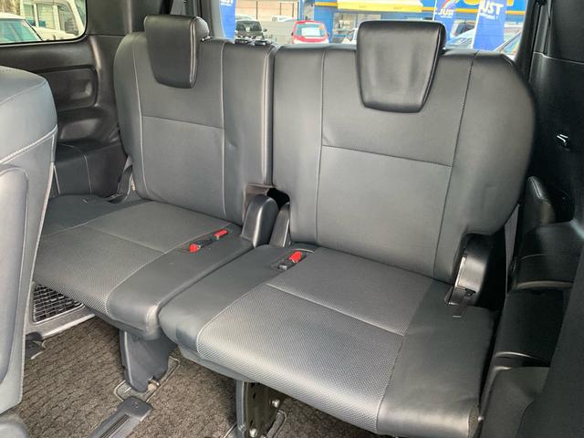 ３列目跳ね上げシート