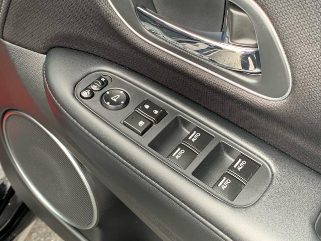 ワンタッチ式パワーウインドウ（挟み込み防止機構／キーオフオペレーション機構付）　　　●車速連動オートドアロック（テールゲート連動）