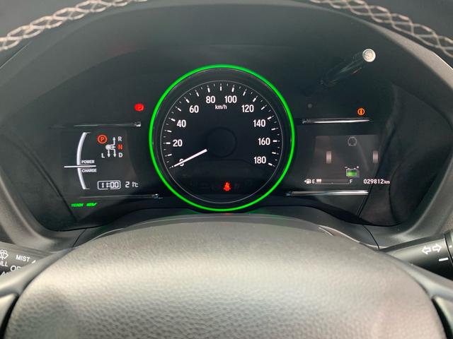 マルチインフォメーション・ディスプレイ（ＥＣＯドライブ　ディスプレイ／エネルギーフロー／ＳＰＯＲＴメーター〈エンジン回転計〉／経過時間／燃費履歴／平均車速表示機能　など）