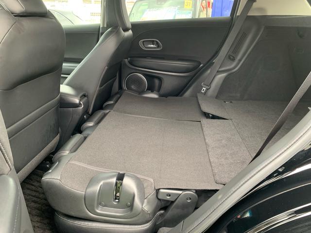 ●チップアップ＆ダイブダウン機構付６：４分割可倒式リアシート　●リアシートリクライニング機構