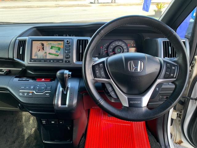 ●本革巻き、テレスコピック＆チルトステアリング