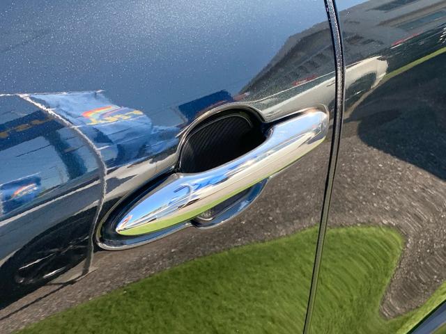 スマートエントリー（運転席・助手席・バックドア／アンサーバック機能付）＆スタートシステム（スマートキー）