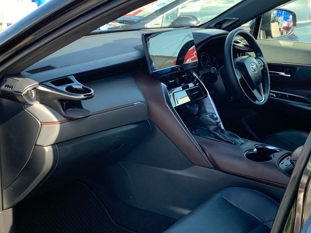 専用ドリンクホルダー付き（運転席、助手席）