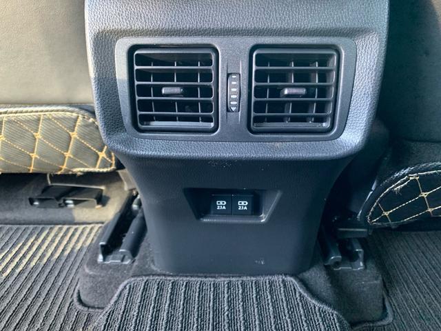 ●後席用、充電用ＵＳＢ端子・後席用エアコン