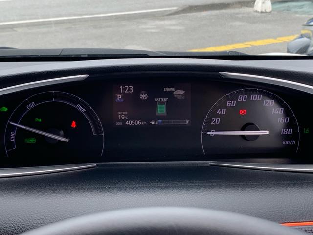 ハイブリッド車、専用オプティトロンメーター（アンビエント照明付）マルチインフォメーションディスプレイ（４．２インチカラーＴＦＴ液晶＋リヤシートリマインダー機能付）