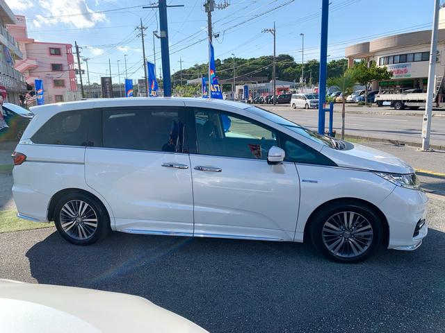 両側パワースライドドア（イージーオープンドアハンドル／タッチセンサー／挟み込み防止機構／スライドドア・イージークローザー付）＋ＬＥＤアウターウエルカムライト（スライドドア）