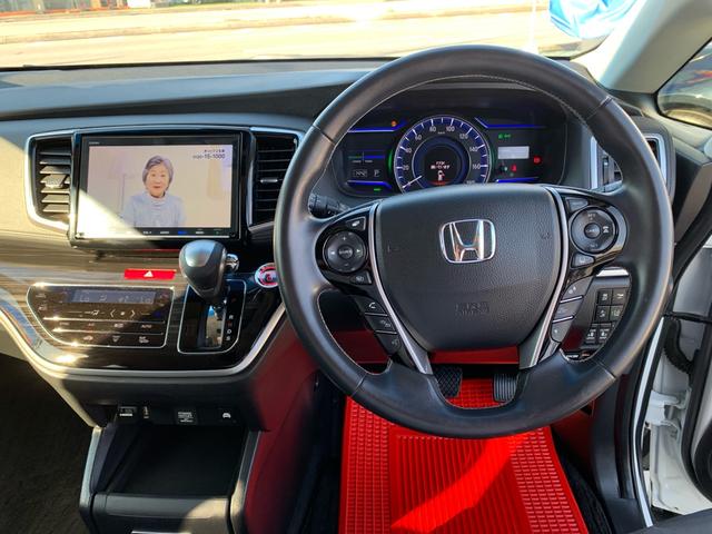 ●本革巻き、テレスコピック＆チルトステアリング