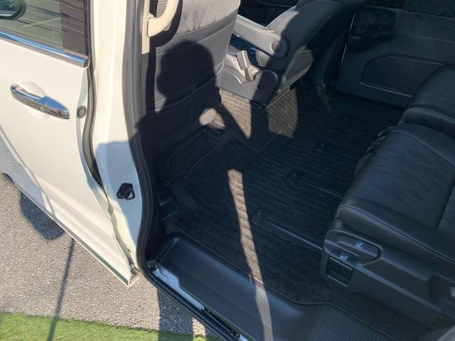 両側パワースライドドア（イージーオープンドアハンドル／タッチセンサー／挟み込み防止機構／スライドドア・イージークローザー付）＋ＬＥＤアウターウエルカムライト（スライドドア）