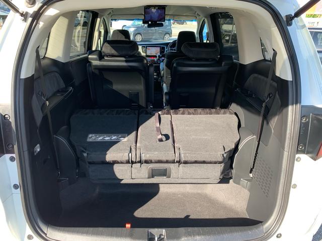 ●３列目床下格納シート（３分割リクライニング）