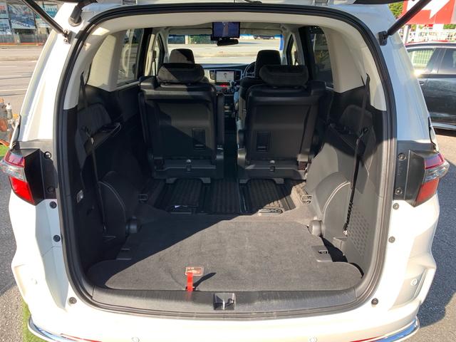 ●３列目床下格納シート（３分割リクライニング）