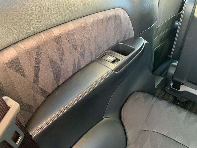 ●アクセサリーソケット（ＤＣ１２Ｖ）〈１列目／３列目〉