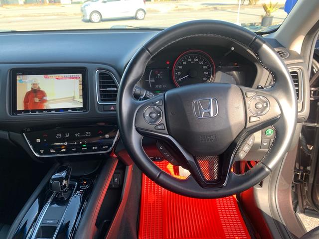 ●本革巻き、テレスコピック＆チルトステアリング