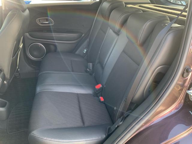 ●チップアップ＆ダイブダウン機構付６：４分割可倒式リアシート　●リアシートリクライニング機構