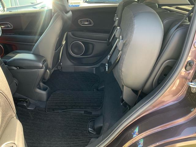 ●チップアップ＆ダイブダウン機構付６：４分割可倒式リアシート　●リアシートリクライニング機構