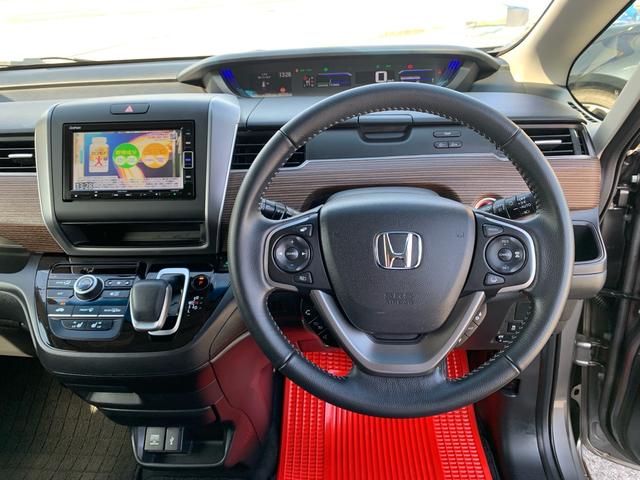 ●本革巻き、テレスコピック＆チルトステアリング