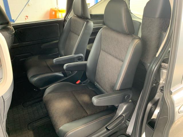 両側パワースライドドア（イージーオープンドアハンドル／タッチセンサー／挟み込み防止機構付）