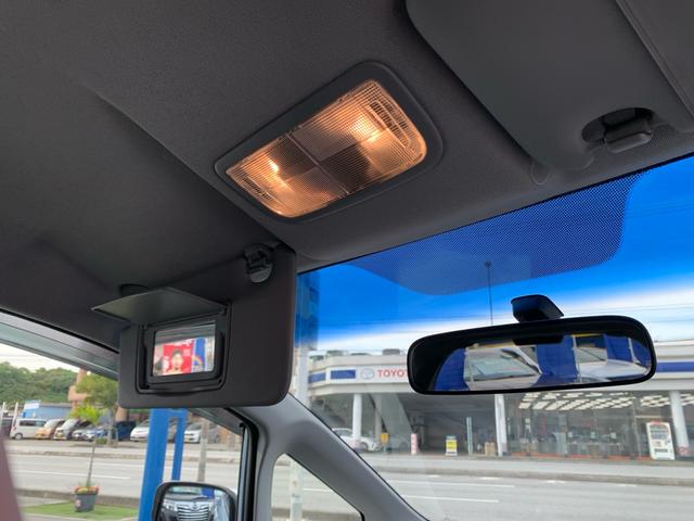 バニティーミラー付サンバイザー（運転席側〈チケットホルダー付〉／助手席側）