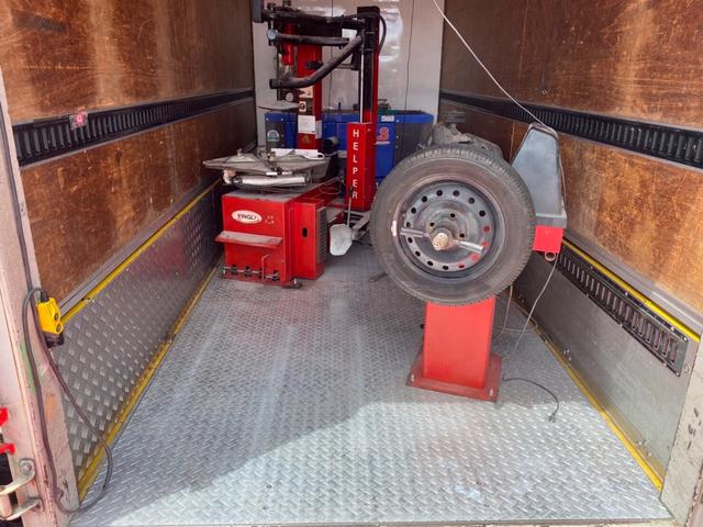 　移動タイヤチェンジャー完備　タイヤバランサー　トラック制作　パワーゲート　発電機　アルミウイング(4枚目)