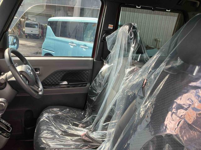 黒メインのシート