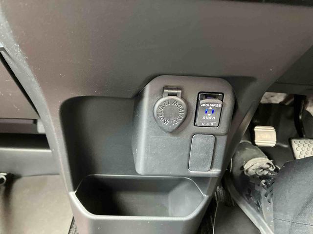 アクセサリーソケット、ナビ連動USBソケット搭載