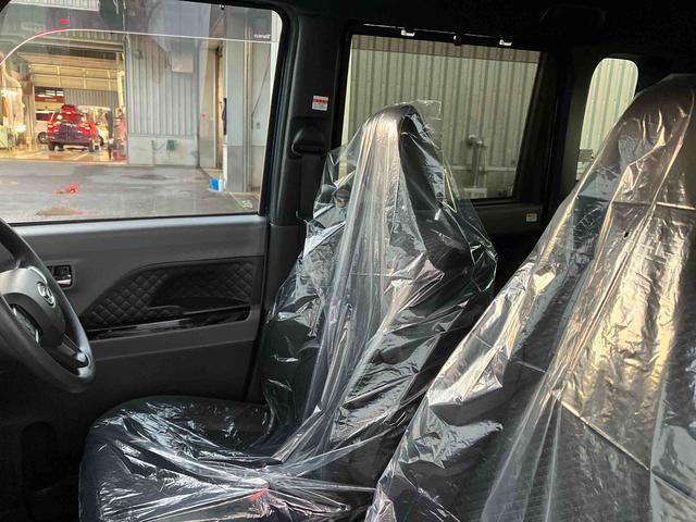 黒メインのシート