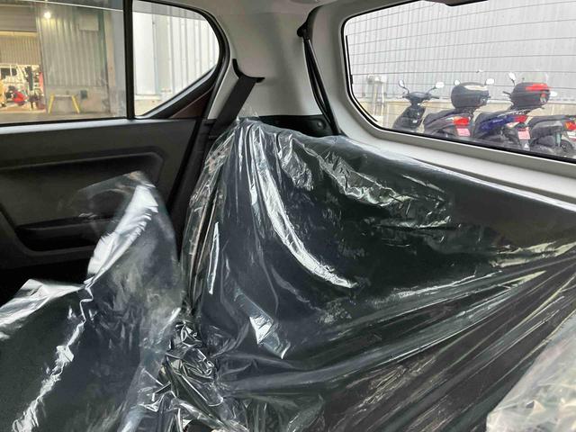 黒メインのシート