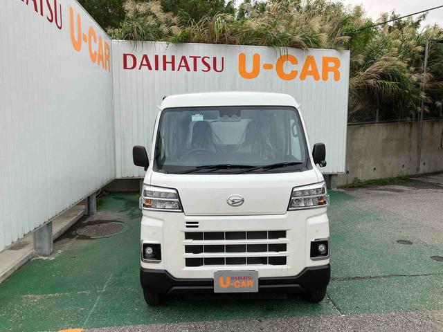 ハイゼットカーゴデラックスグレードとなります！ヘッドライト、フォグランプともにＬＥＤがついてます！ナビもついています！